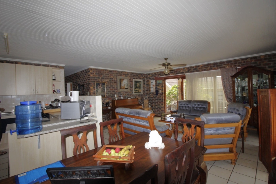3 Bedroom Property for Sale in Wavecrest Eastern Cape